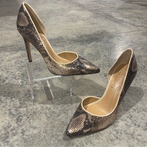 JESSICA SIMPSON- SZ 7 Snake Print Sequined Pumps